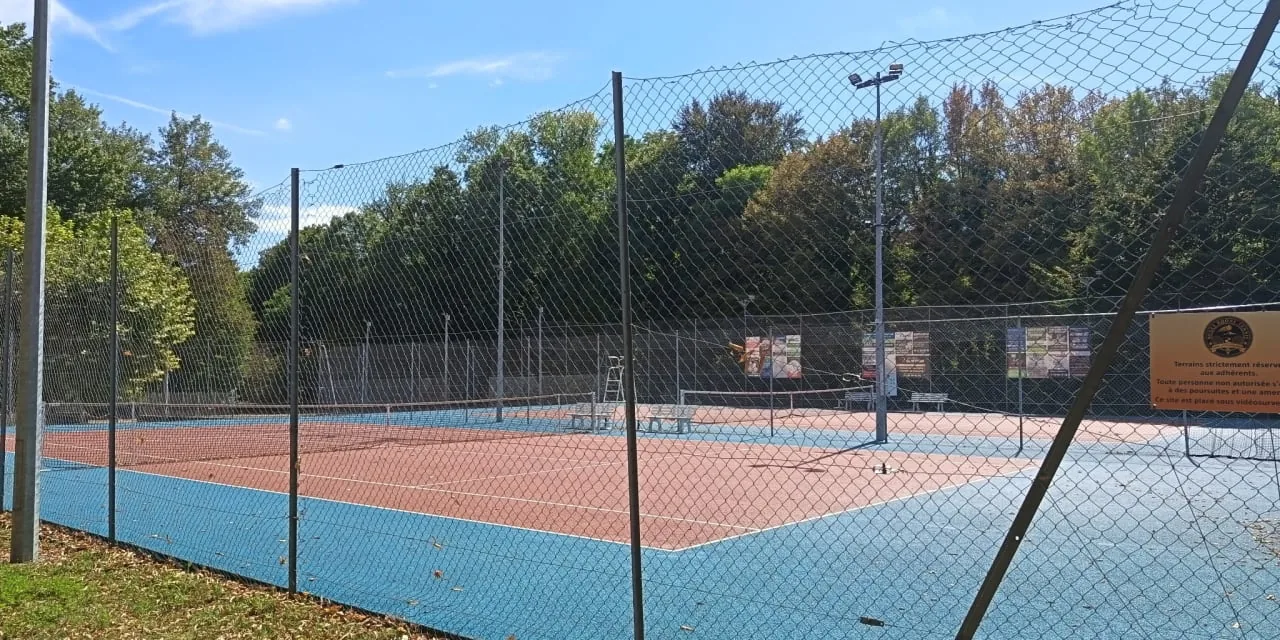 Courts extérieurs — Serrières-de-Briord